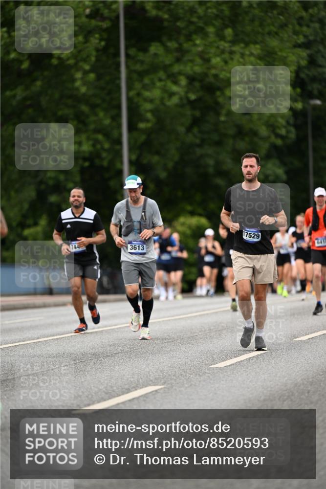 29.06.2025 - hella hamburg halbmarathon Dr. Thomas Lammeyer http://msf.ph/oto/8520593 29.06.2025 10:33:53 Kennedybrücke 1192, 1694, 1869, 2699, 3311, 3613, 4580, 4700, 4982, 5063, 5249, 5250, 5322, 6418, 6598, 7449, 8388, 10068, 10162, 10641, 11376 meine-sportfotos.de