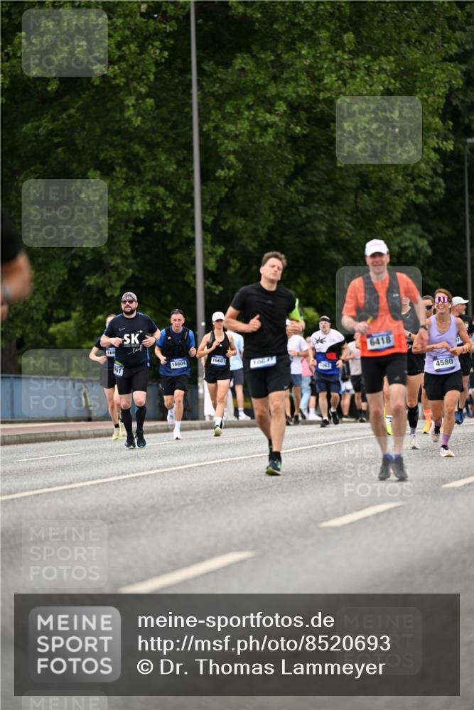 29.06.2025 - hella hamburg halbmarathon Dr. Thomas Lammeyer http://msf.ph/oto/8520693 29.06.2025 10:33:58 Kennedybrücke 1192, 1230, 1661, 1869, 2901, 3613, 4575, 4580, 4700, 4982, 5063, 5322, 6418, 6598, 7449, 8388, 10162, 10641 meine-sportfotos.de