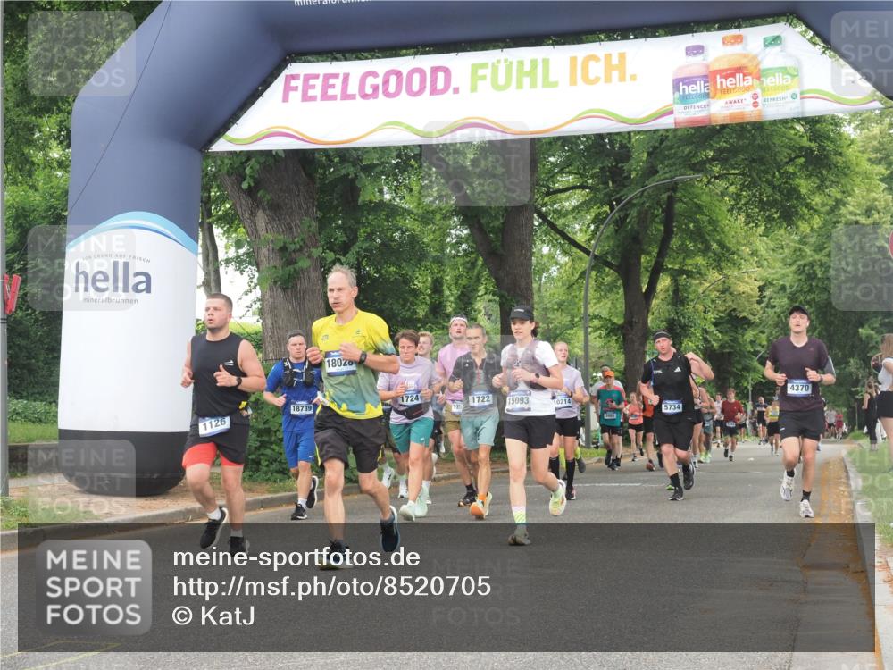 29.06.2025 - hella hamburg halbmarathon KatJ http://msf.ph/oto/8520705 29.06.2025 10:49:46 Zwischen KM18-KM19 1126, 1722, 1724, 4370, 6311, 8469 meine-sportfotos.de