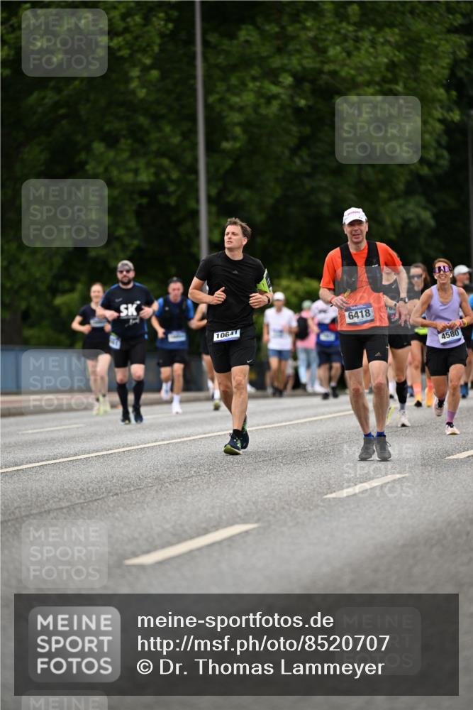29.06.2025 - hella hamburg halbmarathon Dr. Thomas Lammeyer http://msf.ph/oto/8520707 29.06.2025 10:33:58 Kennedybrücke 1192, 1230, 1661, 1869, 2901, 3613, 4575, 4580, 4700, 4982, 5063, 5322, 6418, 6598, 7449, 8388, 10162, 10641 meine-sportfotos.de
