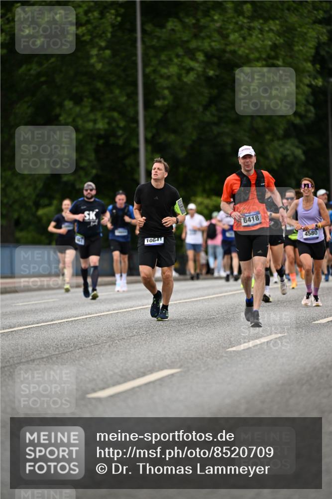 29.06.2025 - hella hamburg halbmarathon Dr. Thomas Lammeyer http://msf.ph/oto/8520709 29.06.2025 10:33:58 Kennedybrücke 1192, 1230, 1661, 1869, 2901, 3613, 4575, 4580, 4700, 4982, 5063, 5322, 6418, 6598, 7449, 8388, 10162, 10641 meine-sportfotos.de