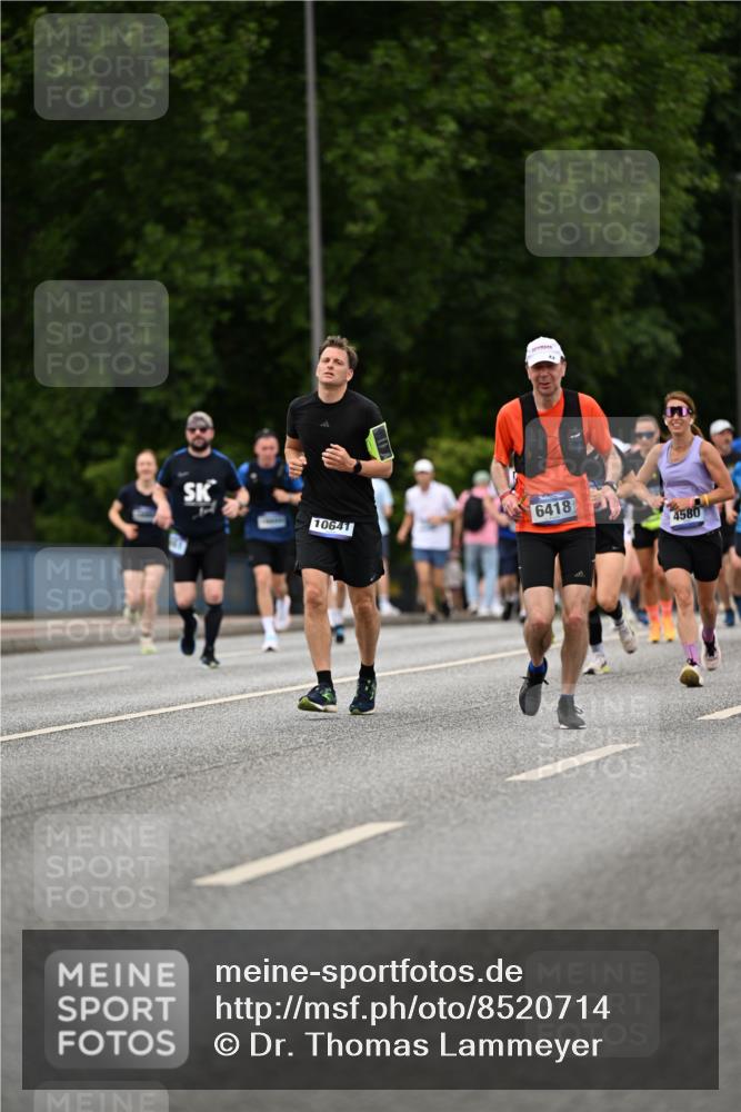 29.06.2025 - hella hamburg halbmarathon Dr. Thomas Lammeyer http://msf.ph/oto/8520714 29.06.2025 10:33:59 Kennedybrücke 1192, 1230, 1661, 1869, 2901, 3613, 4575, 4580, 4700, 4982, 5063, 5322, 6418, 6598, 7449, 8388, 10162, 10641, 10880 meine-sportfotos.de