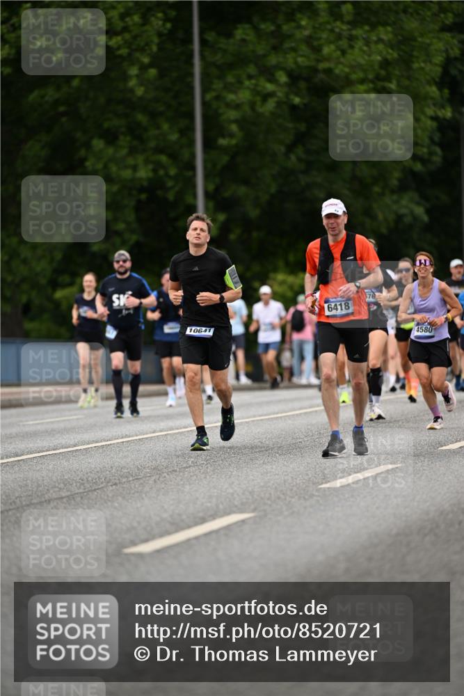 29.06.2025 - hella hamburg halbmarathon Dr. Thomas Lammeyer http://msf.ph/oto/8520721 29.06.2025 10:33:59 Kennedybrücke 1192, 1230, 1661, 1869, 2901, 3613, 4575, 4580, 4700, 4982, 5063, 5322, 6418, 6598, 7449, 8388, 10162, 10641, 10880 meine-sportfotos.de