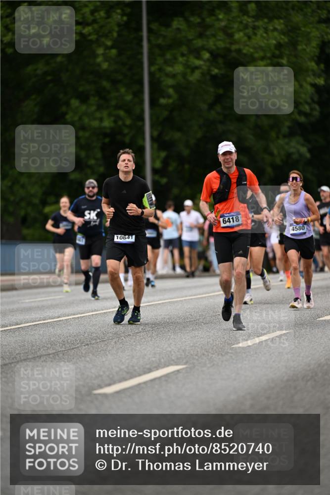 29.06.2025 - hella hamburg halbmarathon Dr. Thomas Lammeyer http://msf.ph/oto/8520740 29.06.2025 10:33:59 Kennedybrücke 1192, 1230, 1661, 1869, 2901, 3613, 4575, 4580, 4700, 4982, 5063, 5322, 6418, 6598, 7449, 8388, 10162, 10641, 10880 meine-sportfotos.de