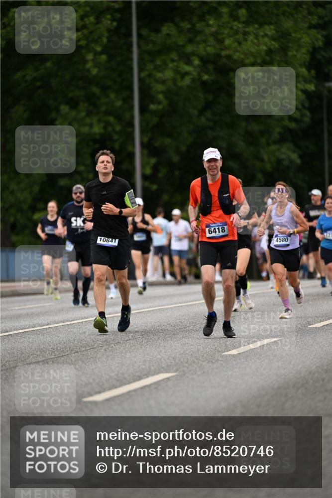 29.06.2025 - hella hamburg halbmarathon Dr. Thomas Lammeyer http://msf.ph/oto/8520746 29.06.2025 10:33:59 Kennedybrücke 1192, 1230, 1661, 1869, 2901, 3613, 4575, 4580, 4700, 4982, 5063, 5322, 6418, 6598, 7449, 8388, 10162, 10641, 10880 meine-sportfotos.de