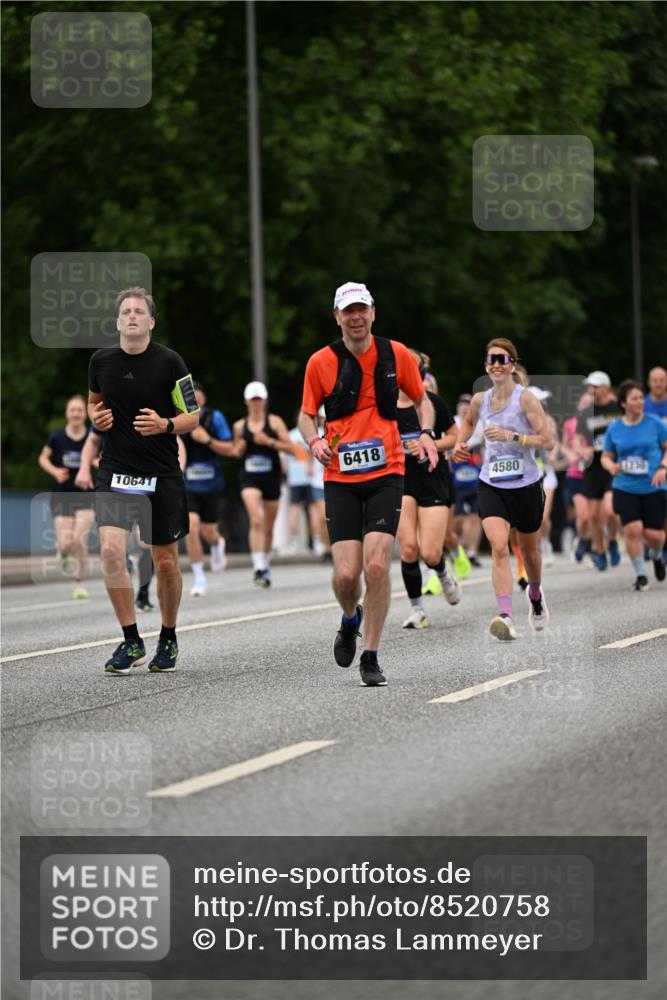 29.06.2025 - hella hamburg halbmarathon Dr. Thomas Lammeyer http://msf.ph/oto/8520758 29.06.2025 10:34:00 Kennedybrücke 1192, 1230, 1661, 1869, 2901, 3613, 4575, 4580, 4982, 5063, 5322, 6418, 6598, 7449, 8388, 10162, 10641, 10880 meine-sportfotos.de
