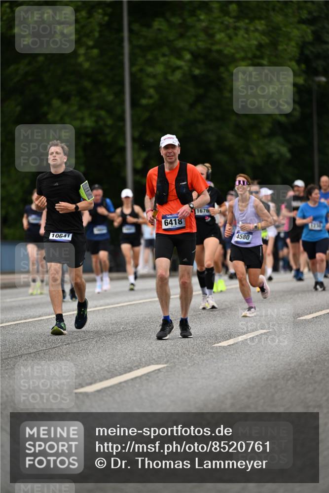 29.06.2025 - hella hamburg halbmarathon Dr. Thomas Lammeyer http://msf.ph/oto/8520761 29.06.2025 10:34:00 Kennedybrücke 1192, 1230, 1661, 1869, 2901, 3613, 4575, 4580, 4982, 5063, 5322, 6418, 6598, 7449, 8388, 10162, 10641, 10880 meine-sportfotos.de