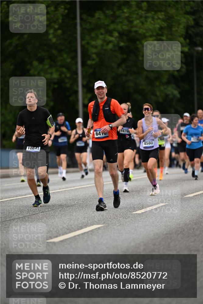 29.06.2025 - hella hamburg halbmarathon Dr. Thomas Lammeyer http://msf.ph/oto/8520772 29.06.2025 10:34:00 Kennedybrücke 1192, 1230, 1661, 1869, 2901, 3613, 4575, 4580, 4982, 5063, 5322, 6418, 6598, 7449, 8388, 10162, 10641, 10880 meine-sportfotos.de