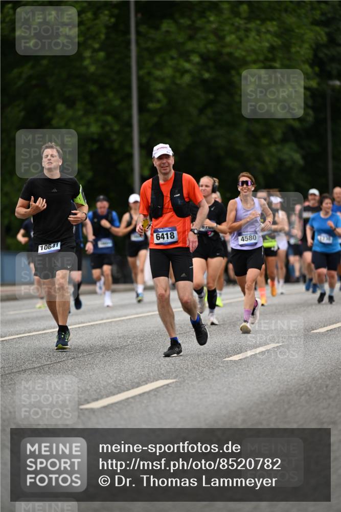 29.06.2025 - hella hamburg halbmarathon Dr. Thomas Lammeyer http://msf.ph/oto/8520782 29.06.2025 10:34:00 Kennedybrücke 1192, 1230, 1661, 1869, 2901, 3613, 4575, 4580, 4982, 5063, 5322, 6418, 6598, 7449, 8388, 10162, 10641, 10880 meine-sportfotos.de