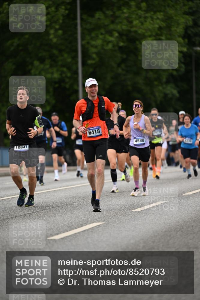 29.06.2025 - hella hamburg halbmarathon Dr. Thomas Lammeyer http://msf.ph/oto/8520793 29.06.2025 10:34:01 Kennedybrücke 1063, 1192, 1230, 1661, 1869, 2901, 3613, 4575, 4580, 4982, 5063, 5322, 6418, 6598, 7449, 8048, 8388, 10162, 10641, 10880 meine-sportfotos.de