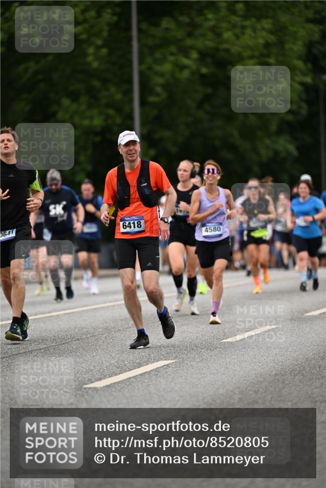 29.06.2025 - hella hamburg halbmarathon Dr. Thomas Lammeyer http://msf.ph/oto/8520805 29.06.2025 10:34:01 Kennedybrücke 1063, 1192, 1230, 1661, 1869, 2901, 3613, 4575, 4580, 4982, 5063, 5322, 6418, 6598, 7449, 8048, 8388, 10162, 10641, 10880 meine-sportfotos.de