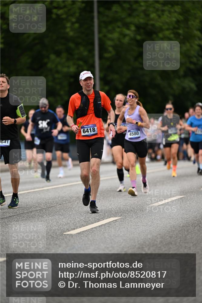 29.06.2025 - hella hamburg halbmarathon Dr. Thomas Lammeyer http://msf.ph/oto/8520817 29.06.2025 10:34:01 Kennedybrücke 1063, 1192, 1230, 1661, 1869, 2901, 3613, 4575, 4580, 4982, 5063, 5322, 6418, 6598, 7449, 8048, 8388, 10162, 10641, 10880 meine-sportfotos.de