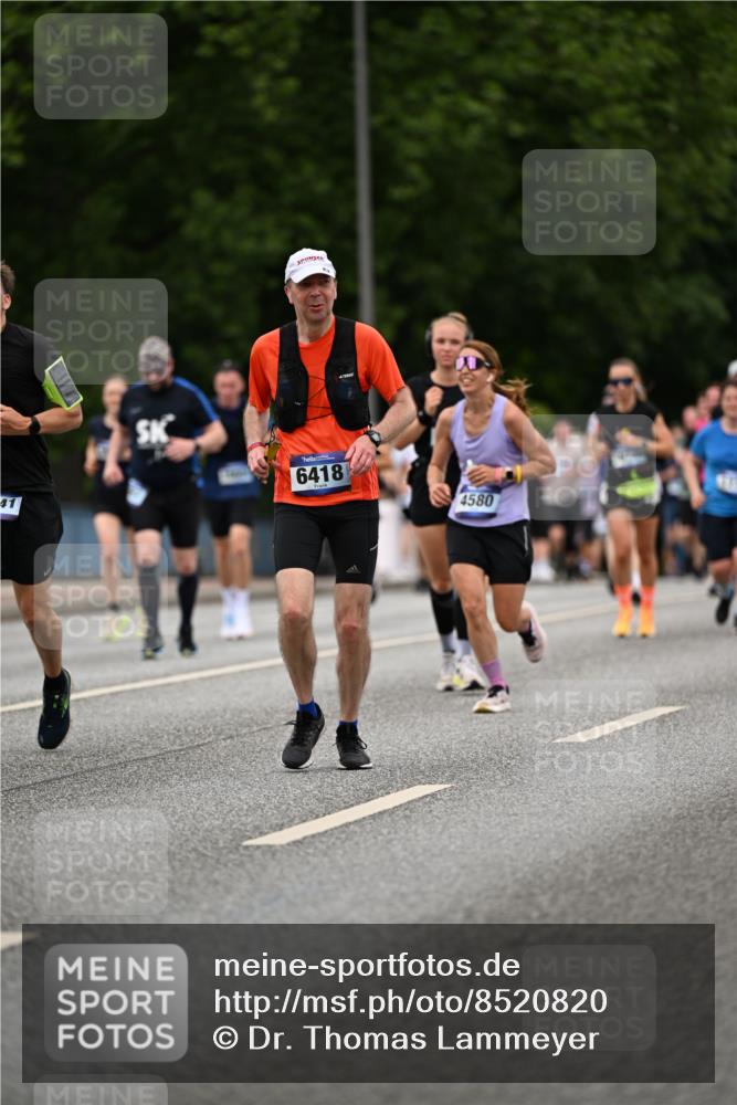 29.06.2025 - hella hamburg halbmarathon Dr. Thomas Lammeyer http://msf.ph/oto/8520820 29.06.2025 10:34:02 Kennedybrücke 1063, 1192, 1230, 1661, 1869, 2901, 3613, 4575, 4580, 4982, 5063, 5322, 6418, 6598, 7449, 8048, 8388, 10162, 10641, 10880 meine-sportfotos.de