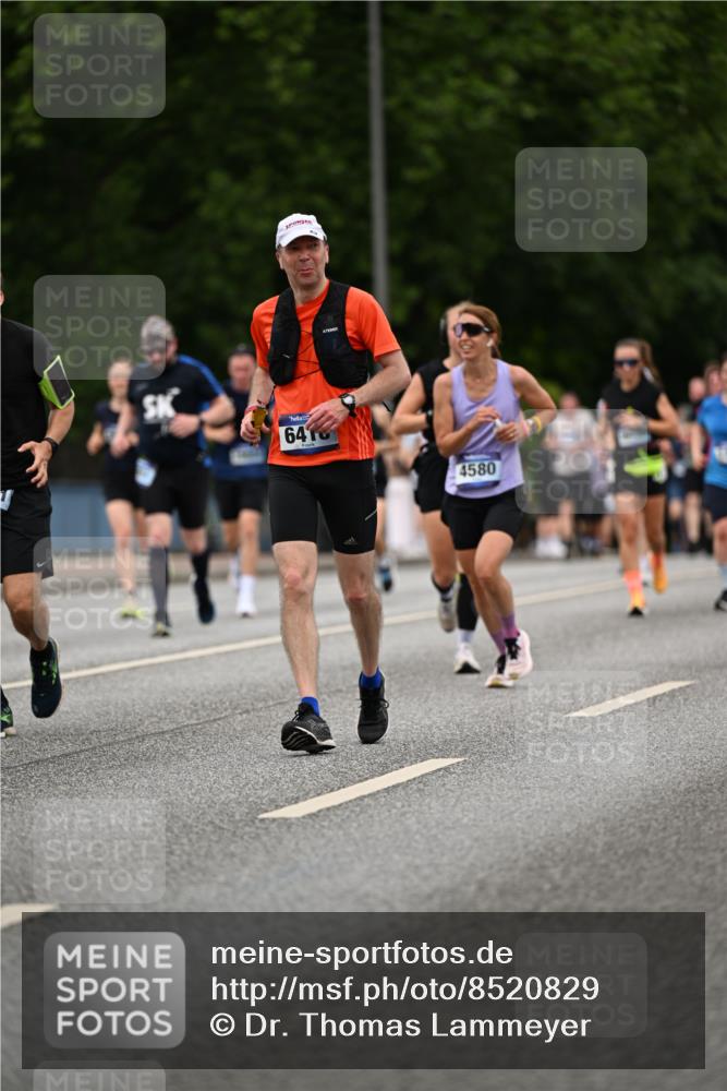29.06.2025 - hella hamburg halbmarathon Dr. Thomas Lammeyer http://msf.ph/oto/8520829 29.06.2025 10:34:02 Kennedybrücke 1063, 1192, 1230, 1661, 1869, 2901, 3613, 4575, 4580, 4982, 5063, 5322, 6418, 6598, 7449, 8048, 8388, 10162, 10641, 10880 meine-sportfotos.de