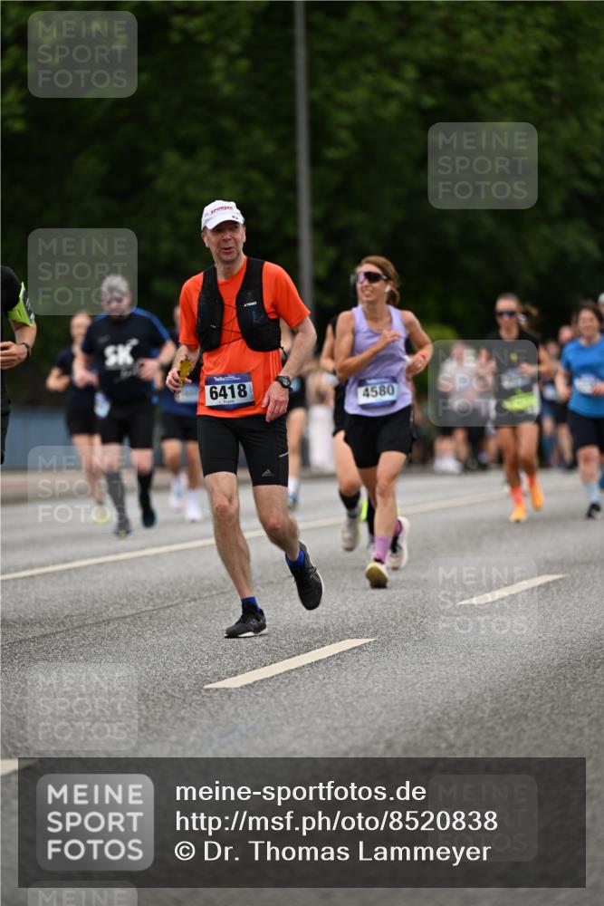 29.06.2025 - hella hamburg halbmarathon Dr. Thomas Lammeyer http://msf.ph/oto/8520838 29.06.2025 10:34:02 Kennedybrücke 1063, 1192, 1230, 1661, 1869, 2901, 3613, 4575, 4580, 4982, 5063, 5322, 6418, 6598, 7449, 8048, 8388, 10162, 10641, 10880 meine-sportfotos.de
