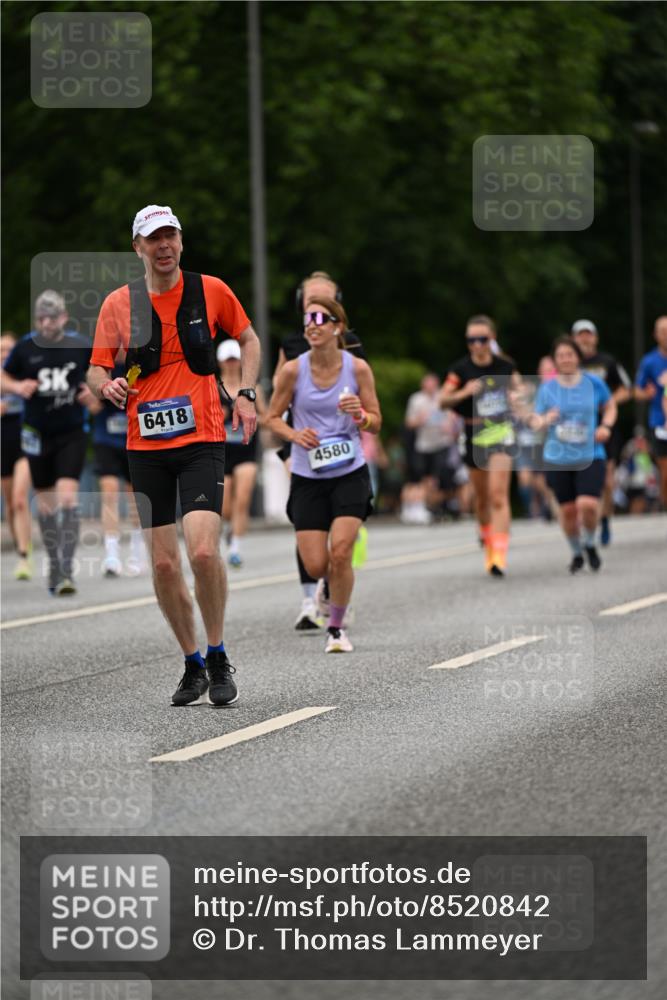 29.06.2025 - hella hamburg halbmarathon Dr. Thomas Lammeyer http://msf.ph/oto/8520842 29.06.2025 10:34:02 Kennedybrücke 1063, 1192, 1230, 1661, 1869, 2901, 3613, 4575, 4580, 4982, 5063, 5322, 6418, 6598, 7449, 8048, 8388, 10162, 10641, 10880 meine-sportfotos.de