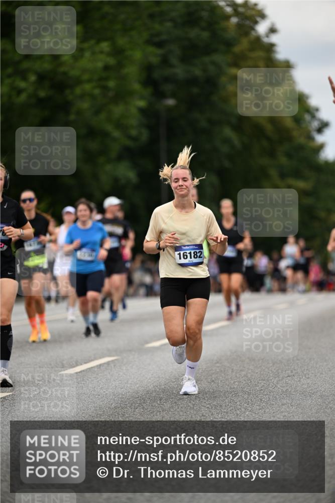 29.06.2025 - hella hamburg halbmarathon Dr. Thomas Lammeyer http://msf.ph/oto/8520852 29.06.2025 10:34:04 Kennedybrücke 1063, 1192, 1230, 1661, 1869, 2901, 3613, 4575, 4580, 4982, 5322, 6418, 6598, 7449, 8048, 8388, 10162, 10641, 10880 meine-sportfotos.de