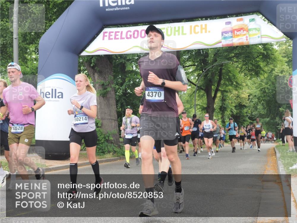 29.06.2025 - hella hamburg halbmarathon KatJ http://msf.ph/oto/8520853 29.06.2025 10:49:49 Zwischen KM18-KM19 1126, 1722, 1724, 1881, 4370, 4665, 5734, 8469 meine-sportfotos.de