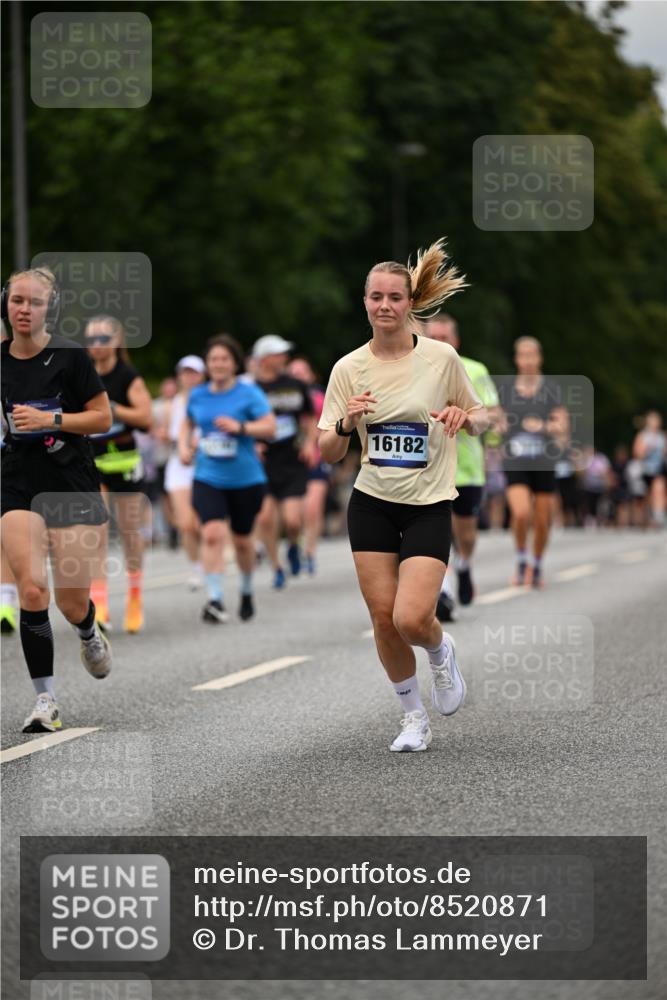 29.06.2025 - hella hamburg halbmarathon Dr. Thomas Lammeyer http://msf.ph/oto/8520871 29.06.2025 10:34:04 Kennedybrücke 1063, 1192, 1230, 1661, 1869, 2901, 3613, 4575, 4580, 4982, 5322, 6418, 6598, 7449, 8048, 8388, 10162, 10641, 10880 meine-sportfotos.de