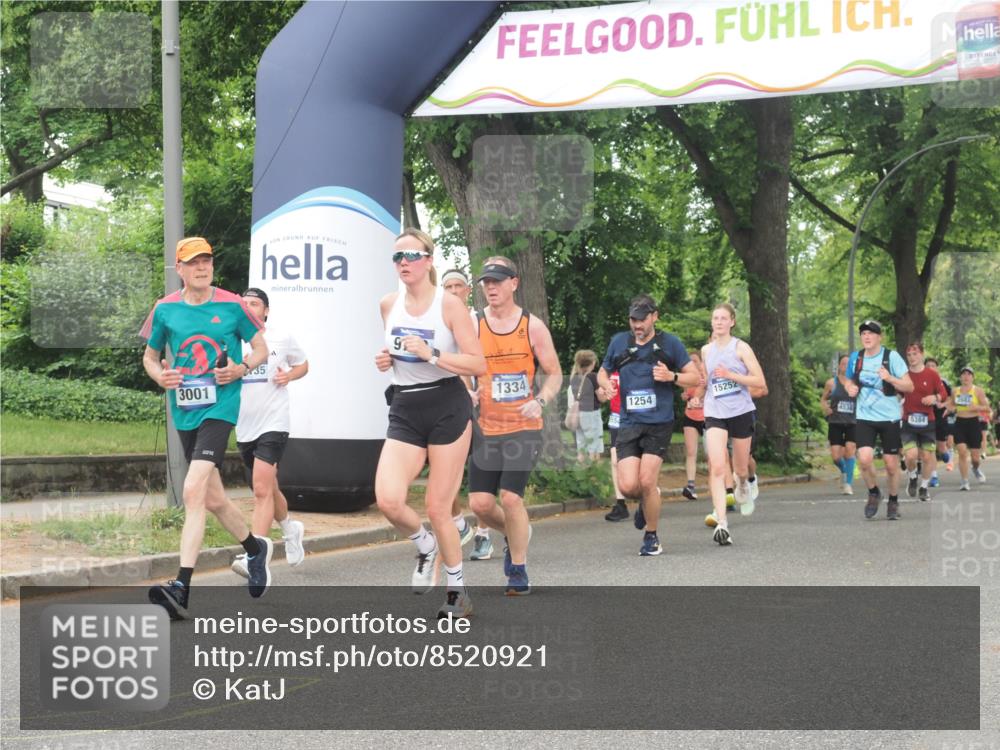 29.06.2025 - hella hamburg halbmarathon KatJ http://msf.ph/oto/8520921 29.06.2025 10:49:53 Zwischen KM18-KM19 1126, 1254, 1334, 1573, 1722, 1724, 1881, 3001, 4370, 4665, 5734 meine-sportfotos.de