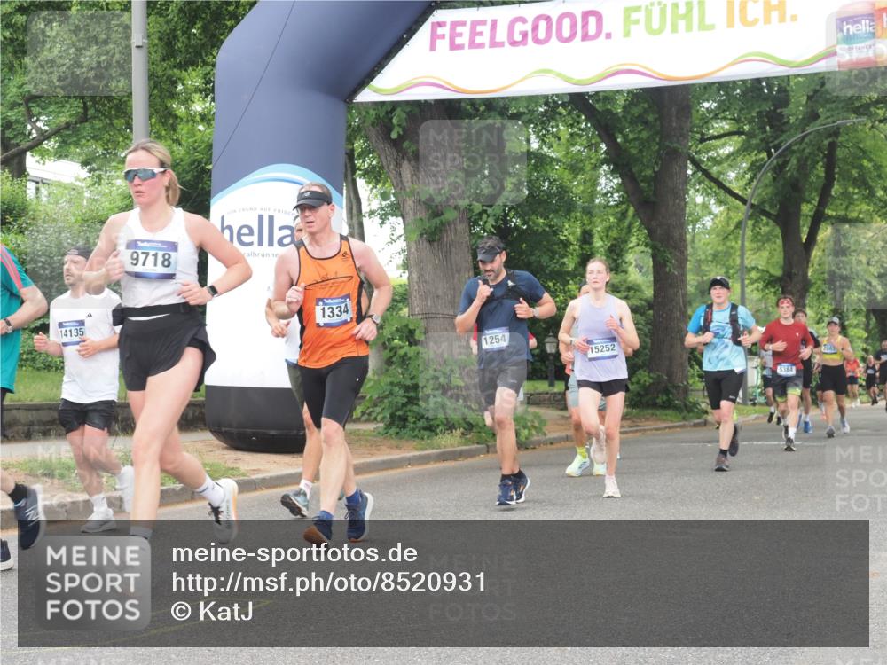 29.06.2025 - hella hamburg halbmarathon KatJ http://msf.ph/oto/8520931 29.06.2025 10:49:53 Zwischen KM18-KM19 1126, 1254, 1334, 1573, 1722, 1724, 1881, 3001, 4370, 4665, 5734 meine-sportfotos.de