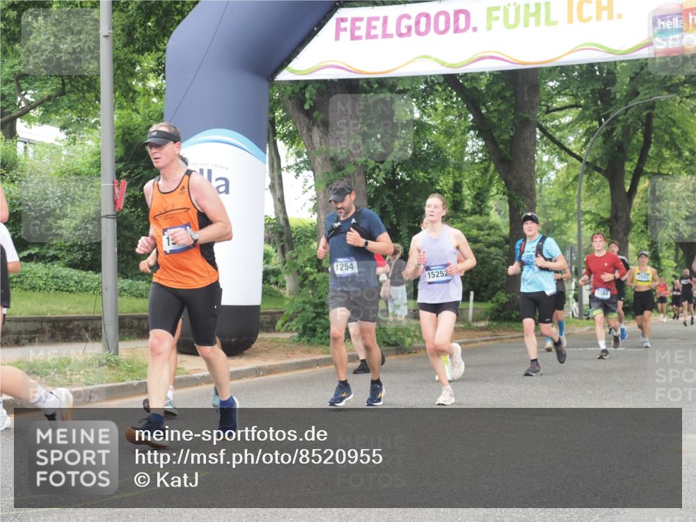 29.06.2025 - hella hamburg halbmarathon KatJ http://msf.ph/oto/8520955 29.06.2025 10:49:54 Zwischen KM18-KM19 1254, 1334, 1573, 1722, 1881, 3001, 3921, 4370, 4665, 5384, 5734 meine-sportfotos.de