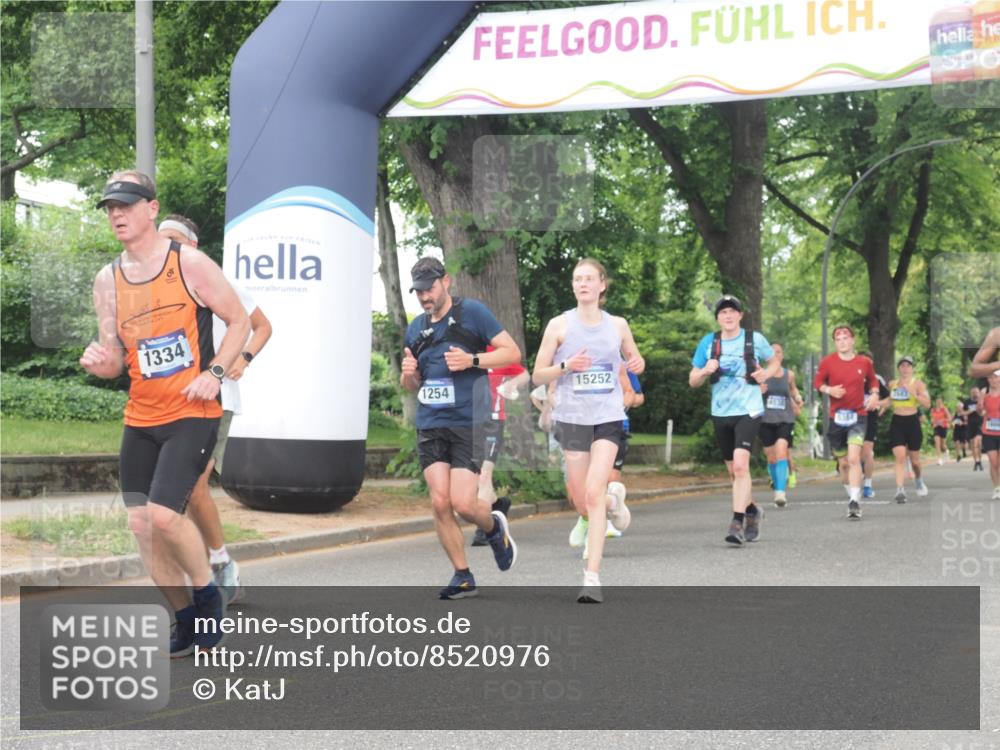 29.06.2025 - hella hamburg halbmarathon KatJ http://msf.ph/oto/8520976 29.06.2025 10:49:54 Zwischen KM18-KM19 1254, 1334, 1573, 1722, 1881, 3001, 3921, 4370, 4665, 5384, 5734 meine-sportfotos.de