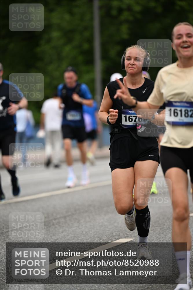 29.06.2025 - hella hamburg halbmarathon Dr. Thomas Lammeyer http://msf.ph/oto/8520988 29.06.2025 10:34:07 Kennedybrücke 1063, 1192, 1230, 1661, 2901, 3573, 3613, 4575, 4580, 4982, 5322, 6418, 6598, 7449, 8048, 10162, 10641, 10880 meine-sportfotos.de