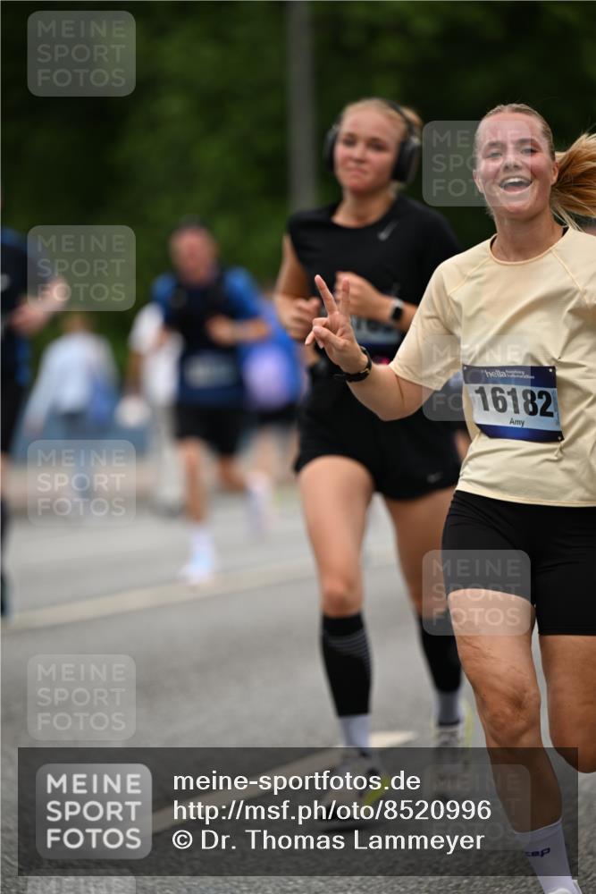 29.06.2025 - hella hamburg halbmarathon Dr. Thomas Lammeyer http://msf.ph/oto/8520996 29.06.2025 10:34:07 Kennedybrücke 1063, 1192, 1230, 1661, 2901, 3573, 3613, 4575, 4580, 4982, 5322, 6418, 6598, 7449, 8048, 10162, 10641, 10880 meine-sportfotos.de