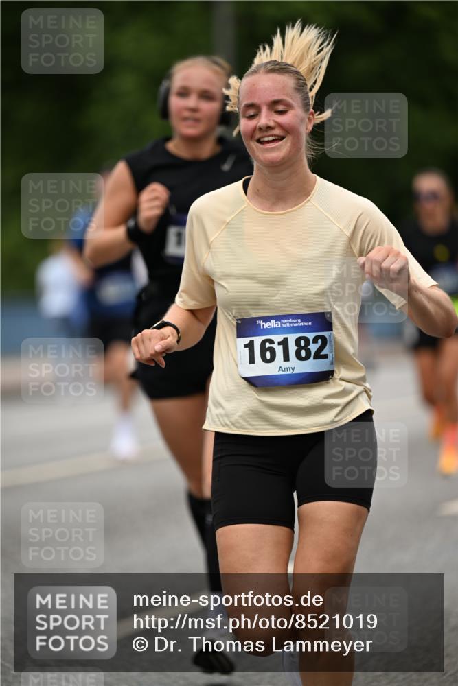 29.06.2025 - hella hamburg halbmarathon Dr. Thomas Lammeyer http://msf.ph/oto/8521019 29.06.2025 10:34:08 Kennedybrücke 1063, 1192, 1230, 1661, 2901, 3573, 3613, 4575, 4580, 6418, 6598, 7449, 8048, 10162, 10641, 10880 meine-sportfotos.de