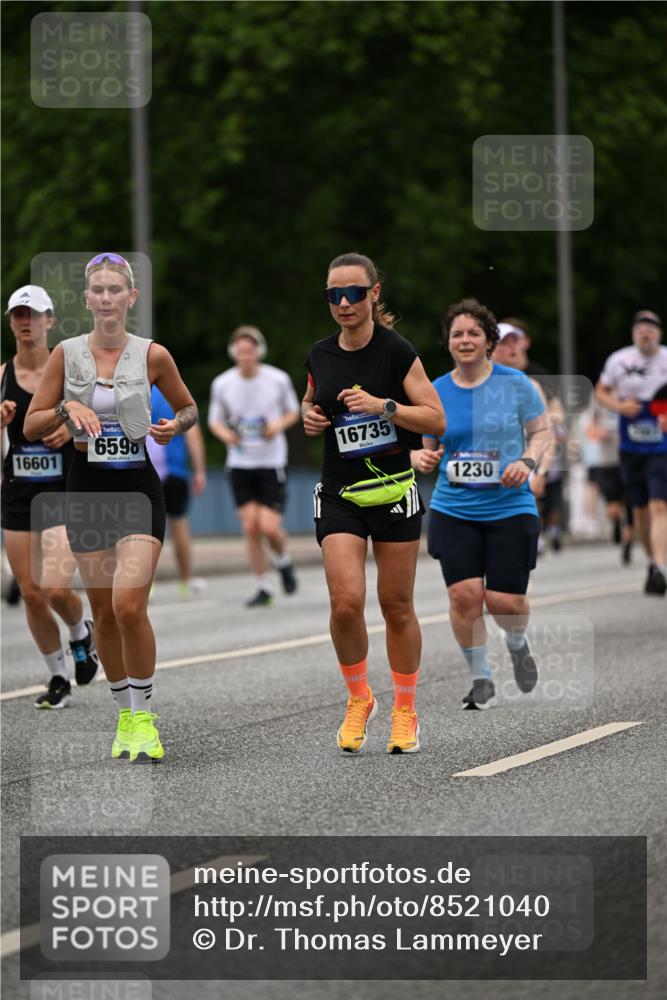 29.06.2025 - hella hamburg halbmarathon Dr. Thomas Lammeyer http://msf.ph/oto/8521040 29.06.2025 10:34:08 Kennedybrücke 1063, 1192, 1230, 1661, 2901, 3573, 3613, 4575, 4580, 6418, 6598, 7449, 8048, 10162, 10641, 10880 meine-sportfotos.de