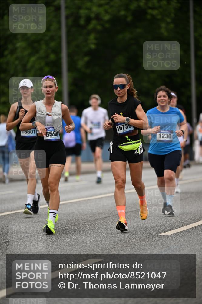 29.06.2025 - hella hamburg halbmarathon Dr. Thomas Lammeyer http://msf.ph/oto/8521047 29.06.2025 10:34:08 Kennedybrücke 1063, 1192, 1230, 1661, 2901, 3573, 3613, 4575, 4580, 6418, 6598, 7449, 8048, 10162, 10641, 10880 meine-sportfotos.de