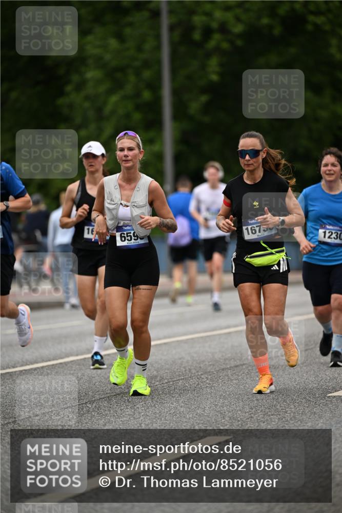 29.06.2025 - hella hamburg halbmarathon Dr. Thomas Lammeyer http://msf.ph/oto/8521056 29.06.2025 10:34:09 Kennedybrücke 1063, 1192, 1230, 1661, 2901, 3524, 3573, 3613, 4575, 4580, 6418, 6598, 7449, 8048, 10641, 10880 meine-sportfotos.de