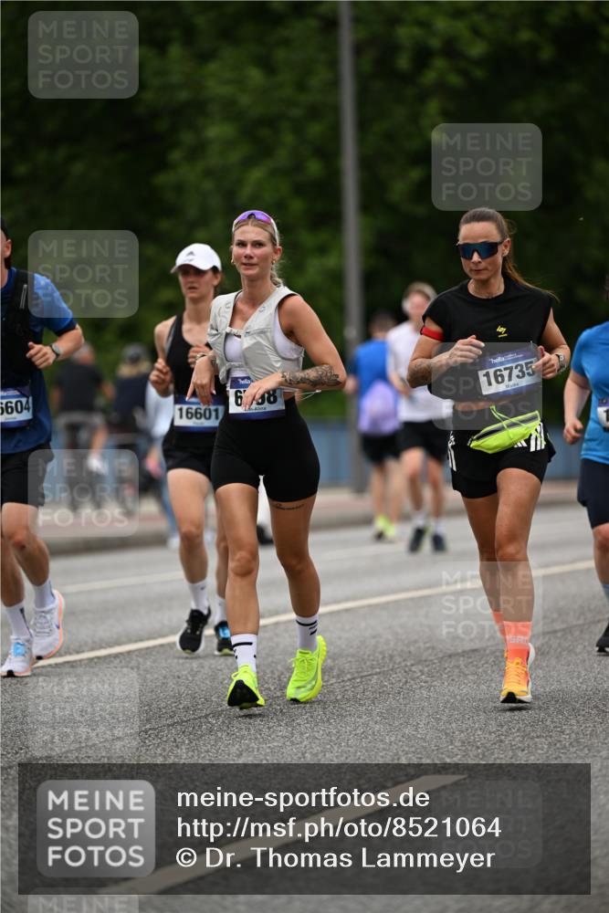 29.06.2025 - hella hamburg halbmarathon Dr. Thomas Lammeyer http://msf.ph/oto/8521064 29.06.2025 10:34:09 Kennedybrücke 1063, 1192, 1230, 1661, 2901, 3524, 3573, 3613, 4575, 4580, 6418, 6598, 7449, 8048, 10641, 10880 meine-sportfotos.de