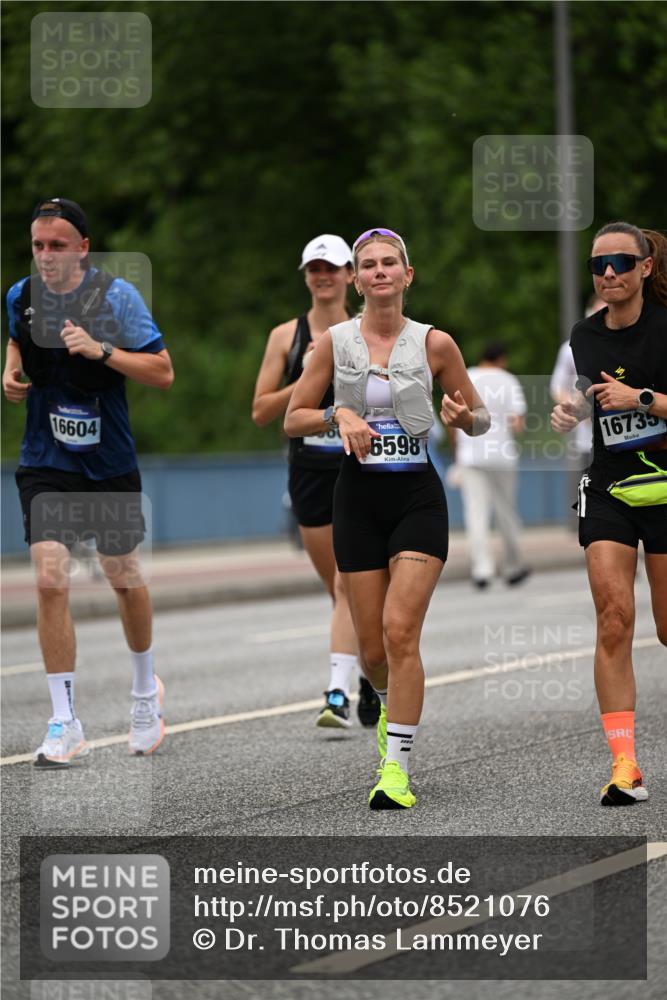 29.06.2025 - hella hamburg halbmarathon Dr. Thomas Lammeyer http://msf.ph/oto/8521076 29.06.2025 10:34:09 Kennedybrücke 1063, 1192, 1230, 1661, 2901, 3524, 3573, 3613, 4575, 4580, 6418, 6598, 7449, 8048, 10641, 10880 meine-sportfotos.de