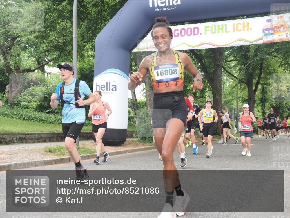 29.06.2025 - hella hamburg halbmarathon KatJ http://msf.ph/oto/8521086 29.06.2025 10:49:57 Zwischen KM18-KM19 1254, 1334, 1464, 1573, 1881, 2683, 3001, 3921, 4538, 5384 meine-sportfotos.de