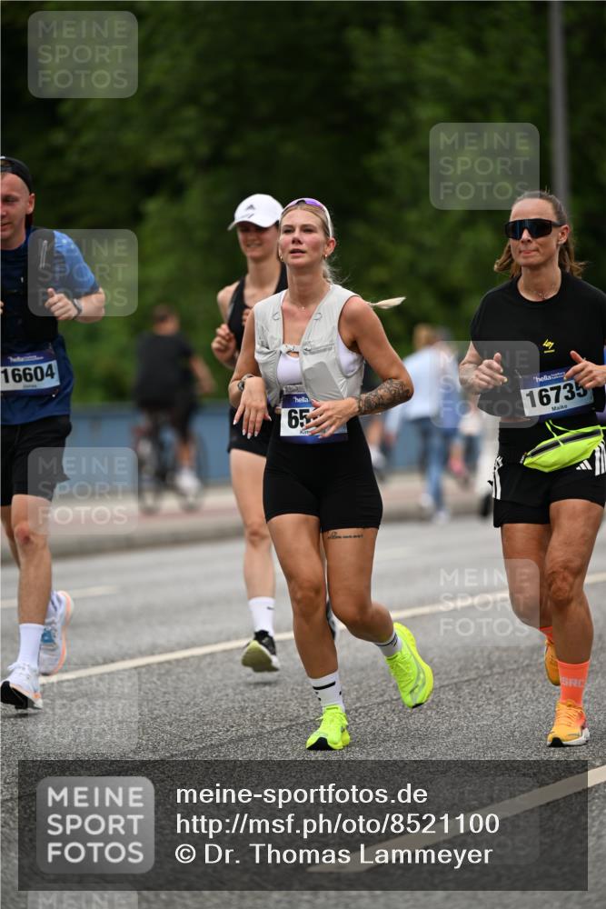 29.06.2025 - hella hamburg halbmarathon Dr. Thomas Lammeyer http://msf.ph/oto/8521100 29.06.2025 10:34:10 Kennedybrücke 1063, 1192, 1230, 1661, 2901, 3524, 3573, 3613, 4198, 4575, 4580, 4819, 6418, 6598, 7449, 8048, 10641, 10880 meine-sportfotos.de