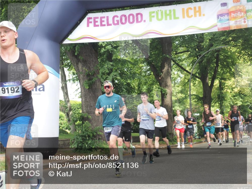 29.06.2025 - hella hamburg halbmarathon KatJ http://msf.ph/oto/8521136 29.06.2025 10:59:41 Zwischen KM18-KM19 4466, 8522 meine-sportfotos.de