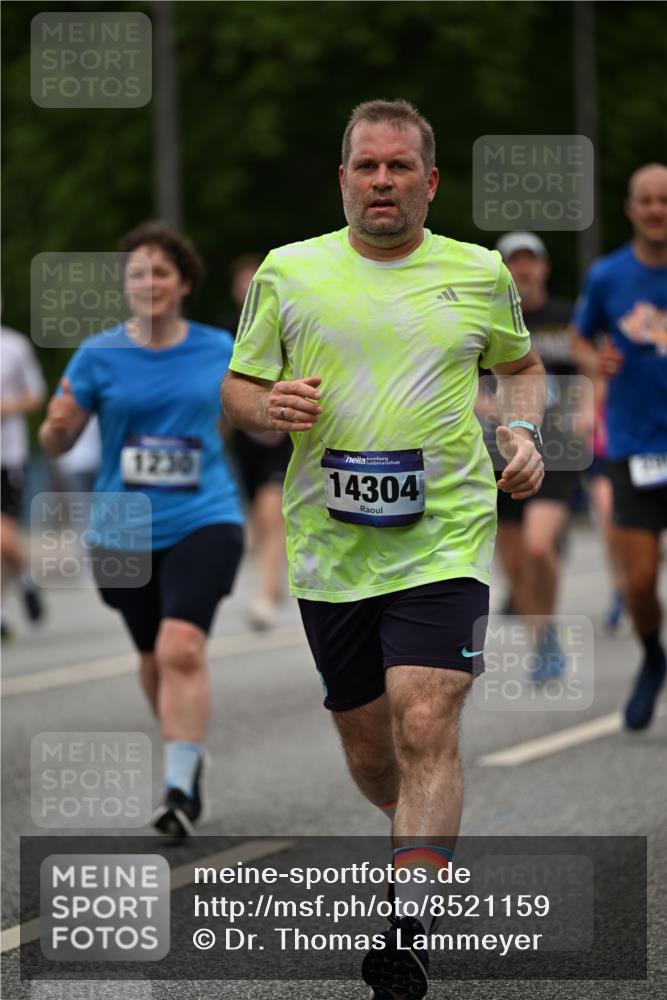 29.06.2025 - hella hamburg halbmarathon Dr. Thomas Lammeyer http://msf.ph/oto/8521159 29.06.2025 10:34:11 Kennedybrücke 1063, 1192, 1230, 1661, 2901, 3524, 3573, 3613, 4198, 4575, 4580, 4819, 6418, 6598, 7449, 8048, 10641, 10880 meine-sportfotos.de