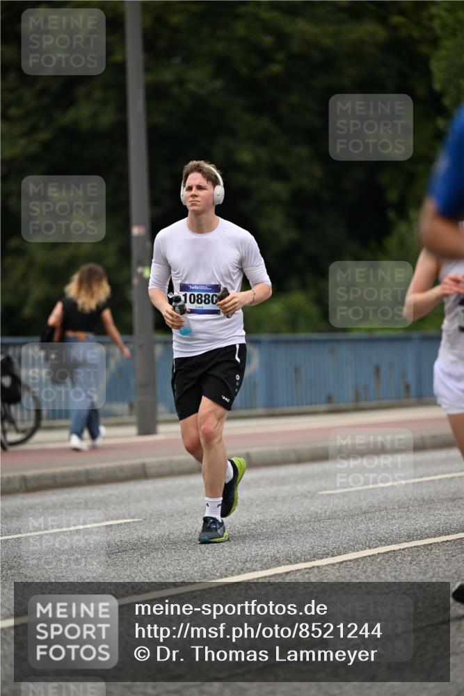 29.06.2025 - hella hamburg halbmarathon Dr. Thomas Lammeyer http://msf.ph/oto/8521244 29.06.2025 10:34:14 Kennedybrücke 1063, 1192, 1230, 1661, 2901, 3524, 3573, 4198, 4575, 4580, 4819, 6418, 6598, 6626, 7449, 8048, 10322, 10641, 10880 meine-sportfotos.de