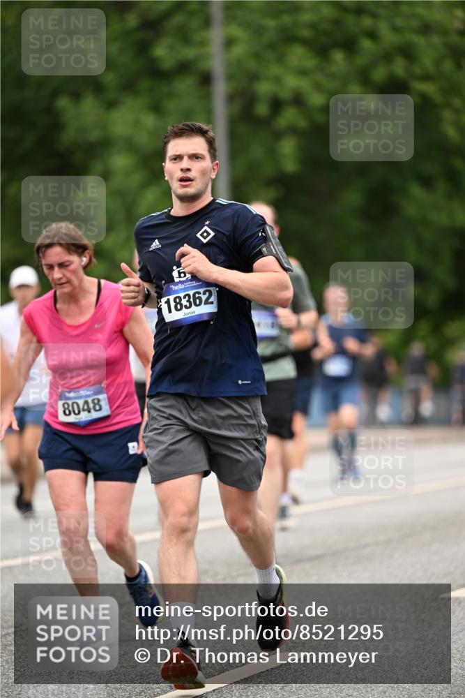 29.06.2025 - hella hamburg halbmarathon Dr. Thomas Lammeyer http://msf.ph/oto/8521295 29.06.2025 10:34:16 Kennedybrücke 1063, 1192, 1230, 1661, 2901, 3524, 3573, 4198, 4575, 4580, 4819, 6418, 6598, 6626, 7449, 8048, 10322, 10641, 10880 meine-sportfotos.de