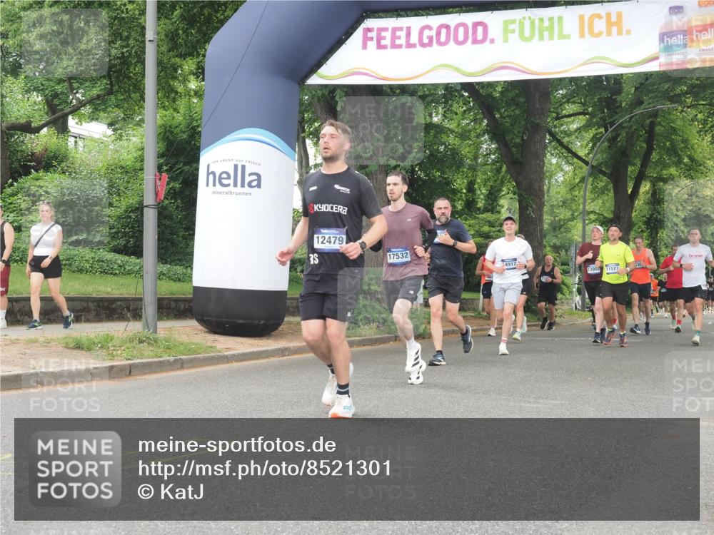 29.06.2025 - hella hamburg halbmarathon KatJ http://msf.ph/oto/8521301 29.06.2025 10:50:05 Zwischen KM18-KM19 1427, 1464, 7243 meine-sportfotos.de