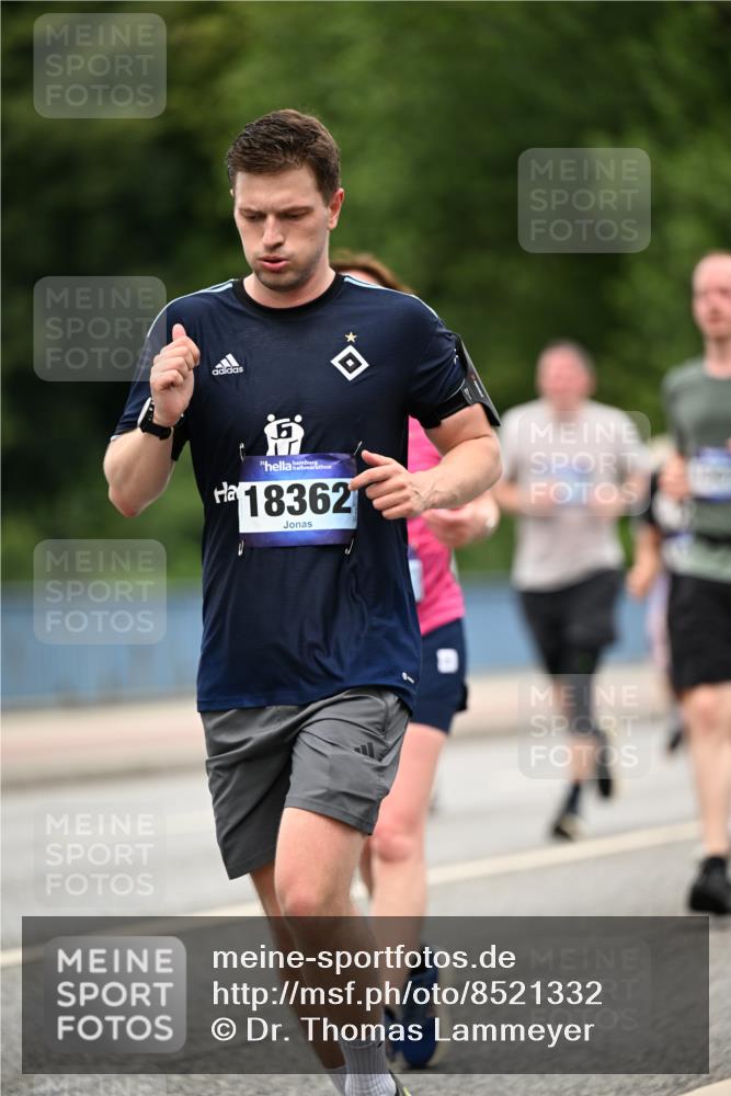 29.06.2025 - hella hamburg halbmarathon Dr. Thomas Lammeyer http://msf.ph/oto/8521332 29.06.2025 10:34:17 Kennedybrücke 1063, 1192, 1230, 1661, 2901, 3524, 3573, 4198, 4575, 4580, 4819, 6418, 6598, 6626, 8048, 10322, 10641, 10880 meine-sportfotos.de