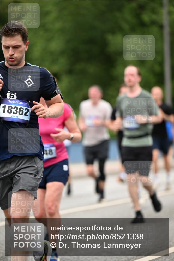 29.06.2025 - hella hamburg halbmarathon Dr. Thomas Lammeyer http://msf.ph/oto/8521338 29.06.2025 10:34:17 Kennedybrücke 1063, 1192, 1230, 1661, 2901, 3524, 3573, 4198, 4575, 4580, 4819, 6418, 6598, 6626, 8048, 10322, 10641, 10880 meine-sportfotos.de