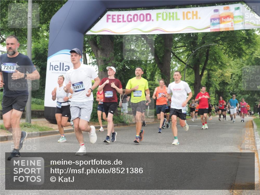 29.06.2025 - hella hamburg halbmarathon KatJ http://msf.ph/oto/8521386 29.06.2025 10:50:07 Zwischen KM18-KM19 1427, 7243 meine-sportfotos.de