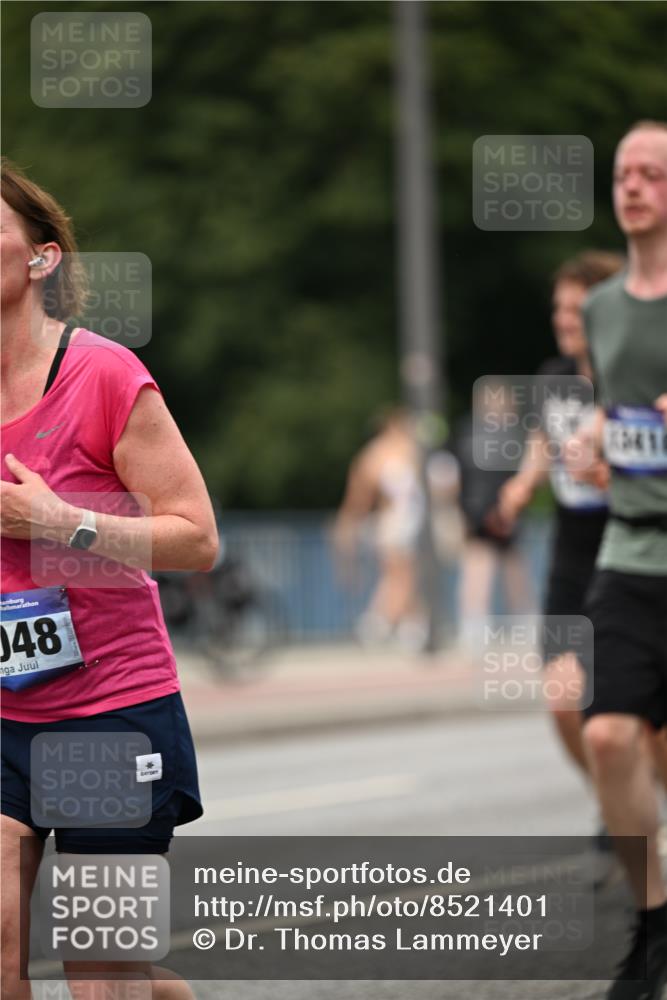29.06.2025 - hella hamburg halbmarathon Dr. Thomas Lammeyer http://msf.ph/oto/8521401 29.06.2025 10:34:19 Kennedybrücke 1063, 1230, 1661, 2901, 3524, 3573, 4198, 4575, 4580, 4819, 6418, 6598, 6626, 8048, 10322, 10641, 10880 meine-sportfotos.de