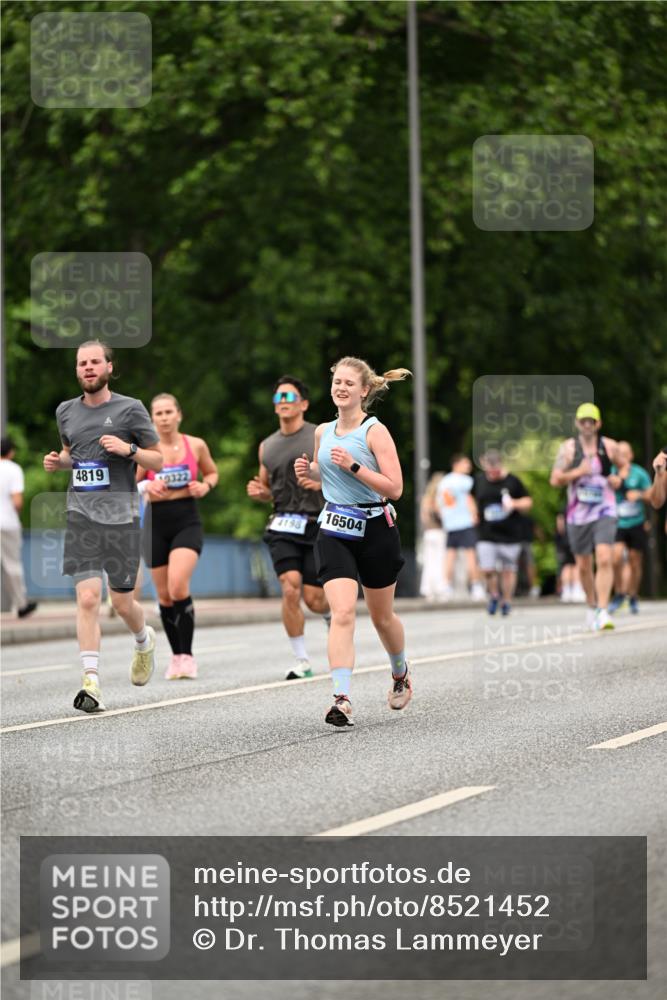 29.06.2025 - hella hamburg halbmarathon Dr. Thomas Lammeyer http://msf.ph/oto/8521452 29.06.2025 10:34:22 Kennedybrücke 1063, 1230, 1661, 2901, 3524, 3573, 4198, 4575, 4819, 6598, 6626, 8048, 10322, 10880 meine-sportfotos.de