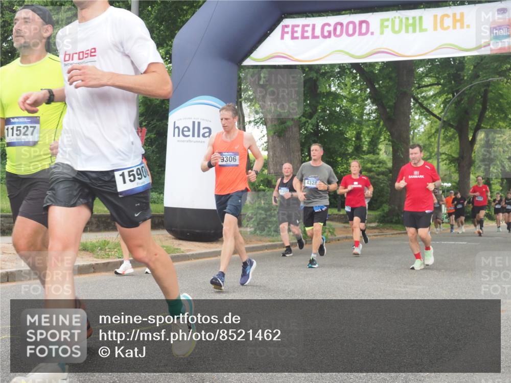 29.06.2025 - hella hamburg halbmarathon KatJ http://msf.ph/oto/8521462 29.06.2025 10:50:09 Zwischen KM18-KM19 4328, 7243 meine-sportfotos.de