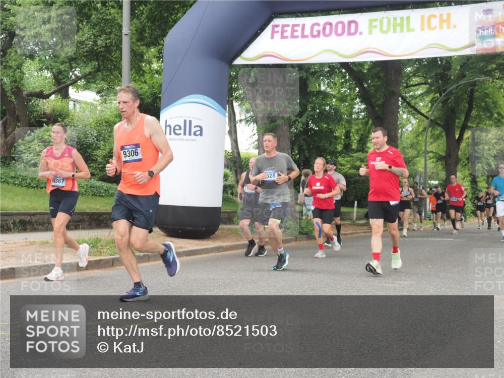 29.06.2025 - hella hamburg halbmarathon KatJ http://msf.ph/oto/8521503 29.06.2025 10:50:10 Zwischen KM18-KM19 4328, 7243 meine-sportfotos.de