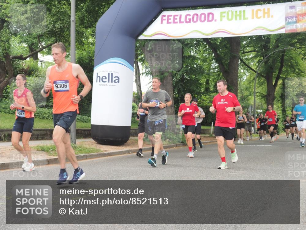 29.06.2025 - hella hamburg halbmarathon KatJ http://msf.ph/oto/8521513 29.06.2025 10:50:10 Zwischen KM18-KM19 4328, 7243 meine-sportfotos.de